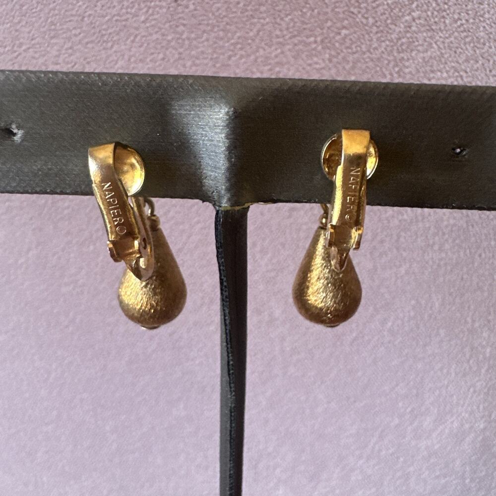 VTG Signed Napier Clip On Earrings Gold Tone Textured Drop Dangle Timeless - Picture 10 of 12